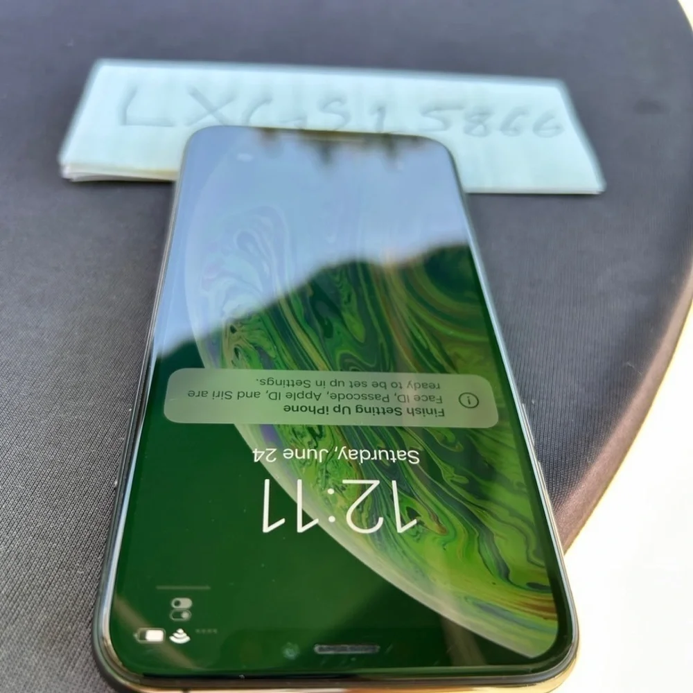 - iPhone XS 64 GB AT&T color black